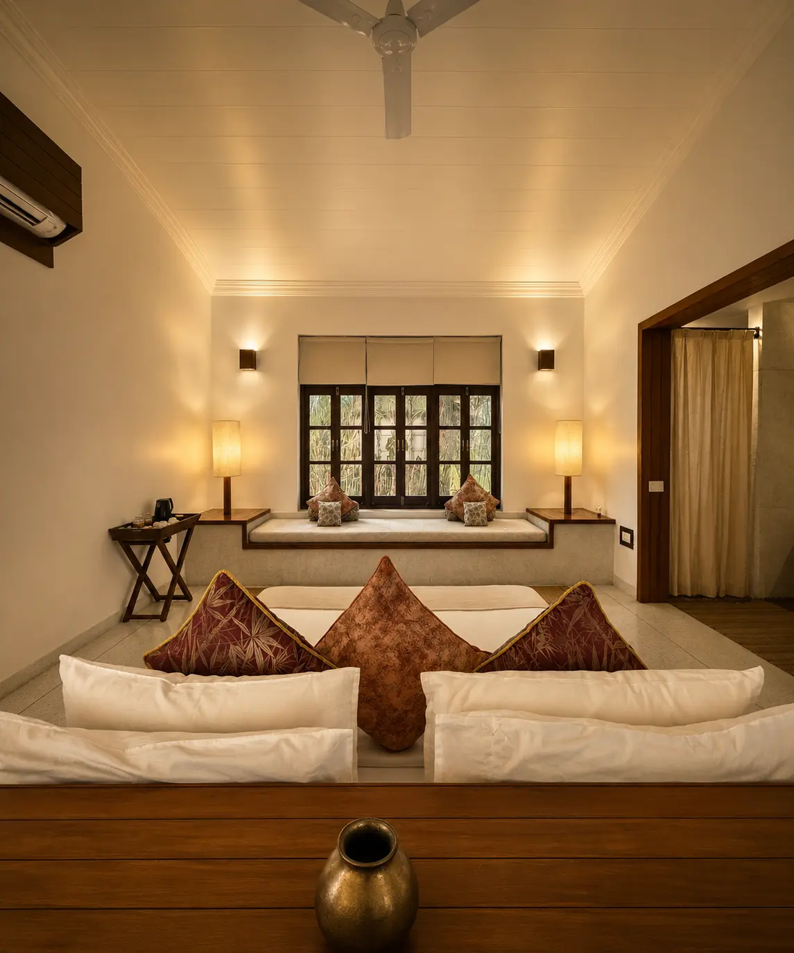 Bijapur Lodge, unscripted 4